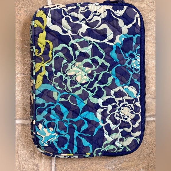 Tablet/IPad cover- Vera Bradley - Picture 1 of 3
